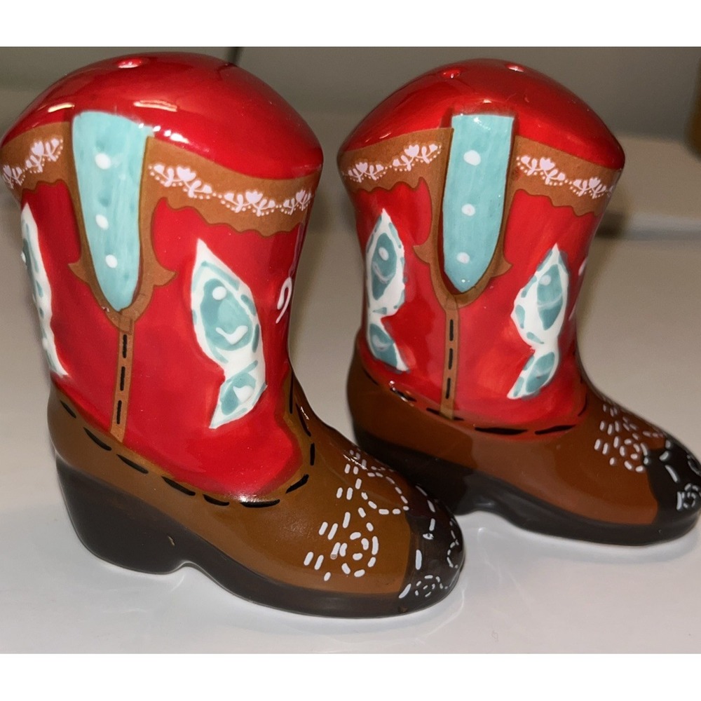 The Pioneer Women Boots Salt & Pepper Shaker Set Western Cowboy Cowgirl Rodeo
